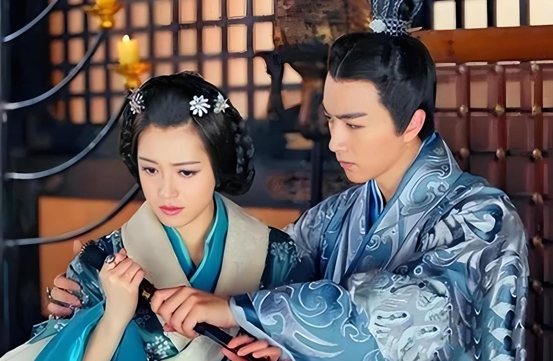 汉宣帝下诏将霍家满门抄斩，皇后霍成君质问：“陛下，为何如此绝情？”汉宣帝说：“你