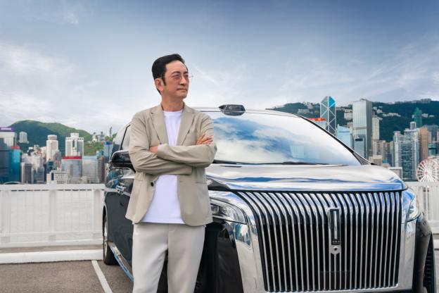 对细节有极致追求的人，选车标准往往也很高。邓男子作为魔术师，每一个手法、每一个道