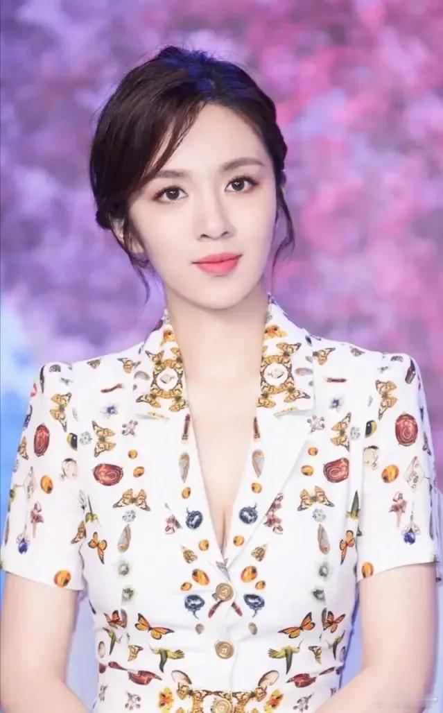 王晓晨并没有吊着俞灏明，俞发微博就一个晨字，很多人就下意识的认为是王晓晨，就去她