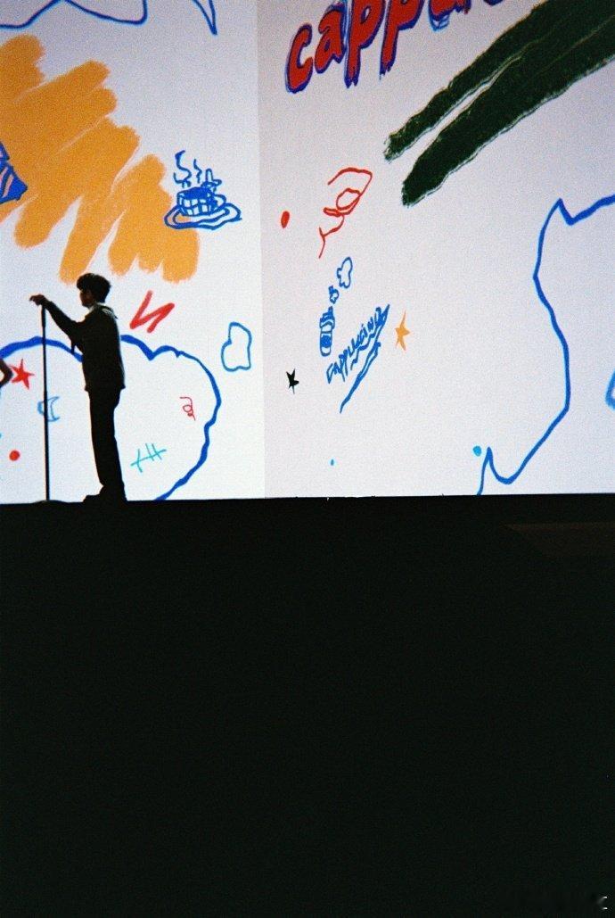 别人上《声生不息》专心唱歌，颜人中偏要变身“谐音梗王”！前脚耍帅求夸，后脚被警告