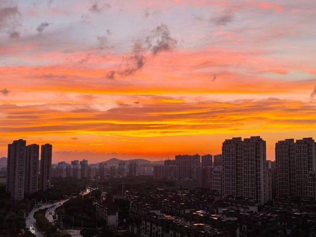 随手拍 夕阳西下时，天空呈现各种美丽景象……用眼睛寻找美丽江南天天拍好摄天下