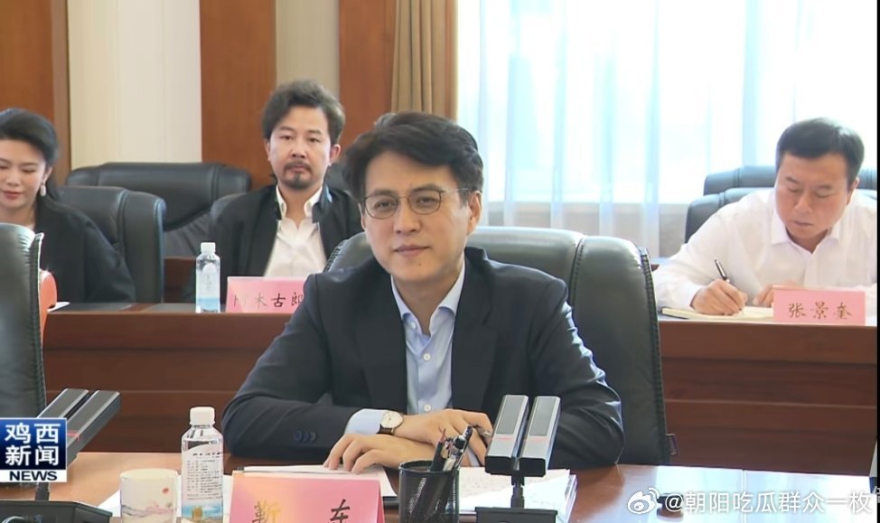 靳东 6月23日下午，“一城一团一校一企”合作计划座谈会在市专家中心举行，靳东出