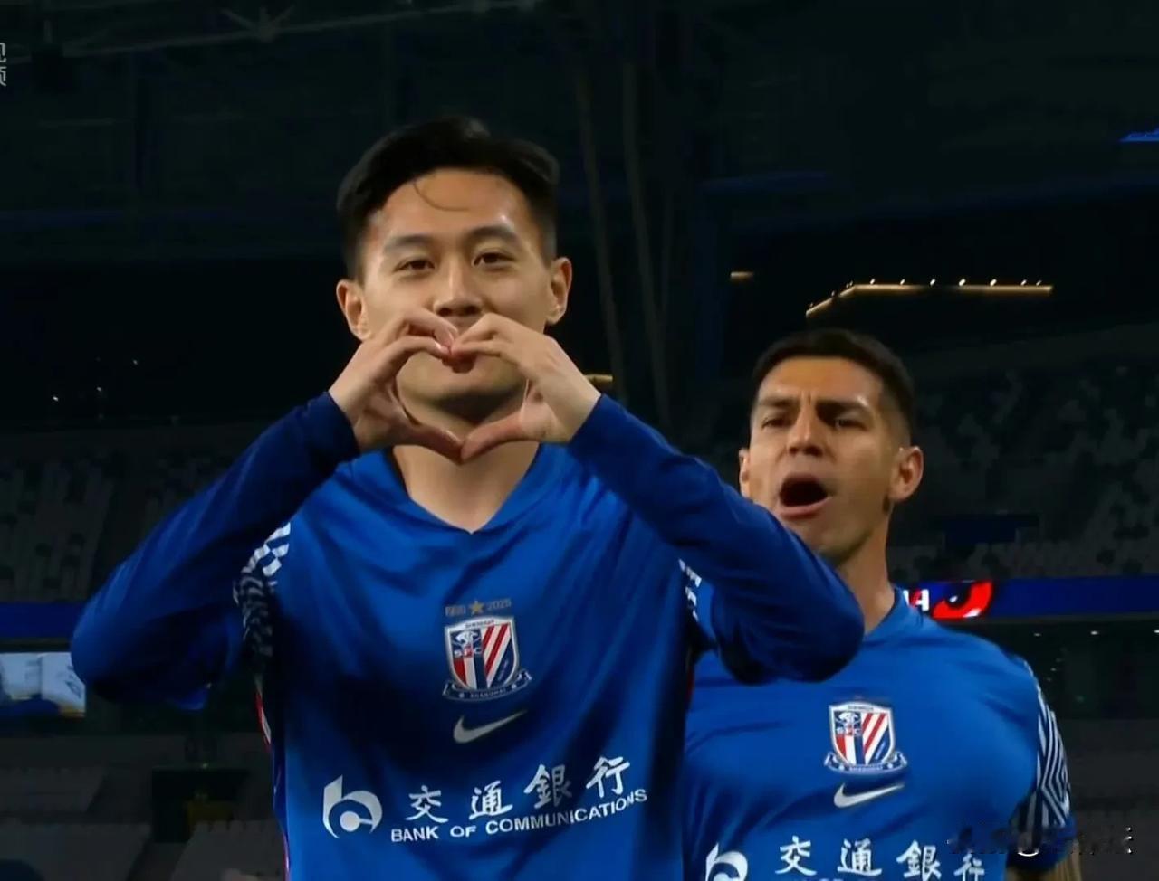 随着上海申花3-2青岛海牛，中超最新积分榜形势如下

1、争冠区
上海申花，5胜