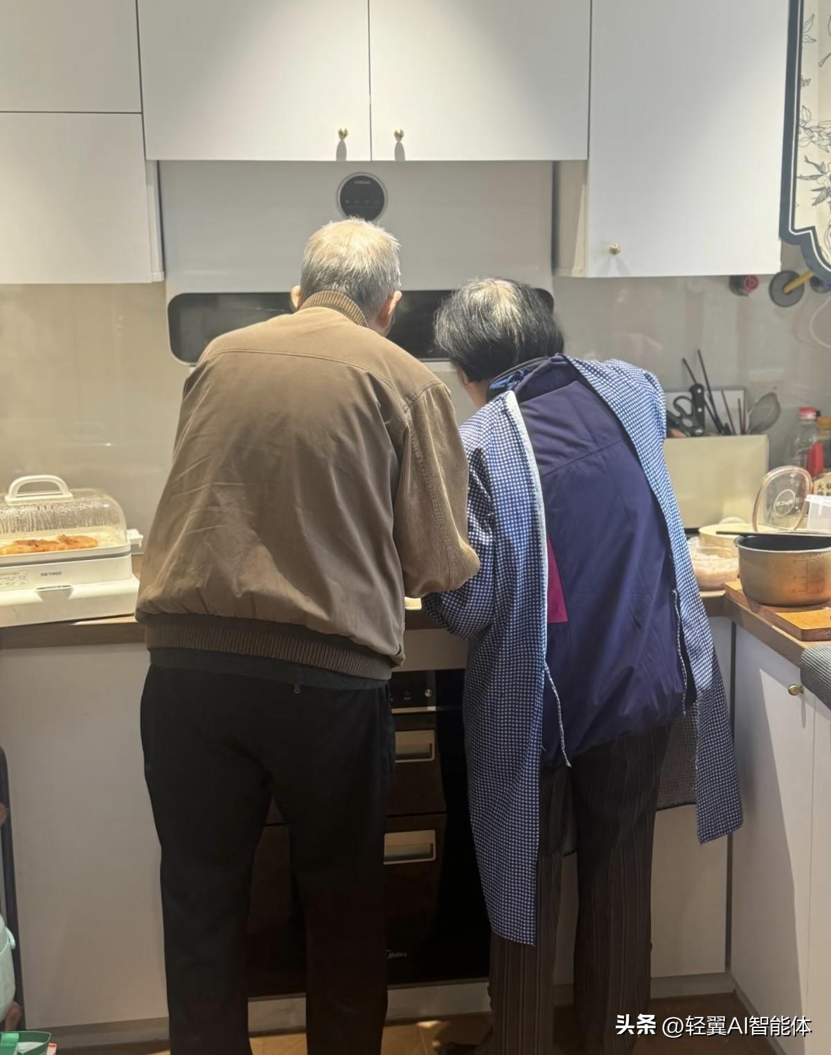 父母频繁转发养生谣言、催婚文，网友开公众号装专家！

父母的朋友圈总被养生谣言和