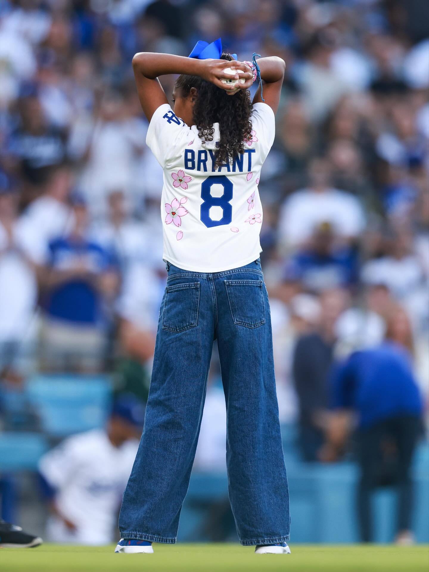 瓦妮莎更新ins：[心]Bryant ♾️MambaForever ​​​