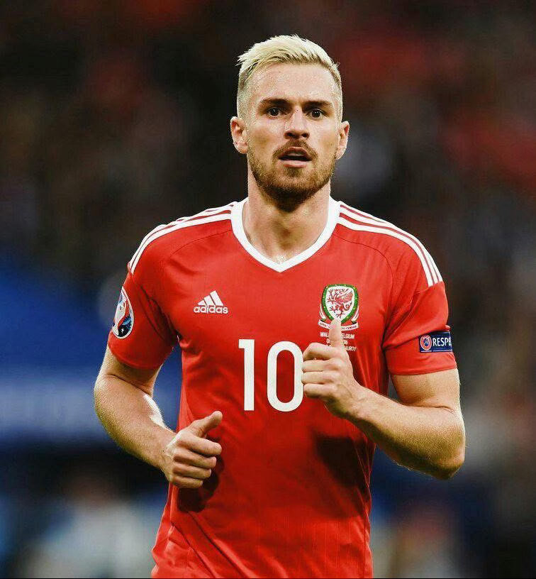 35歲嘅艾朗藍斯宣布掛靴，並且表示呢個決定並唔容易，係經過深思熟慮之後，決定結束