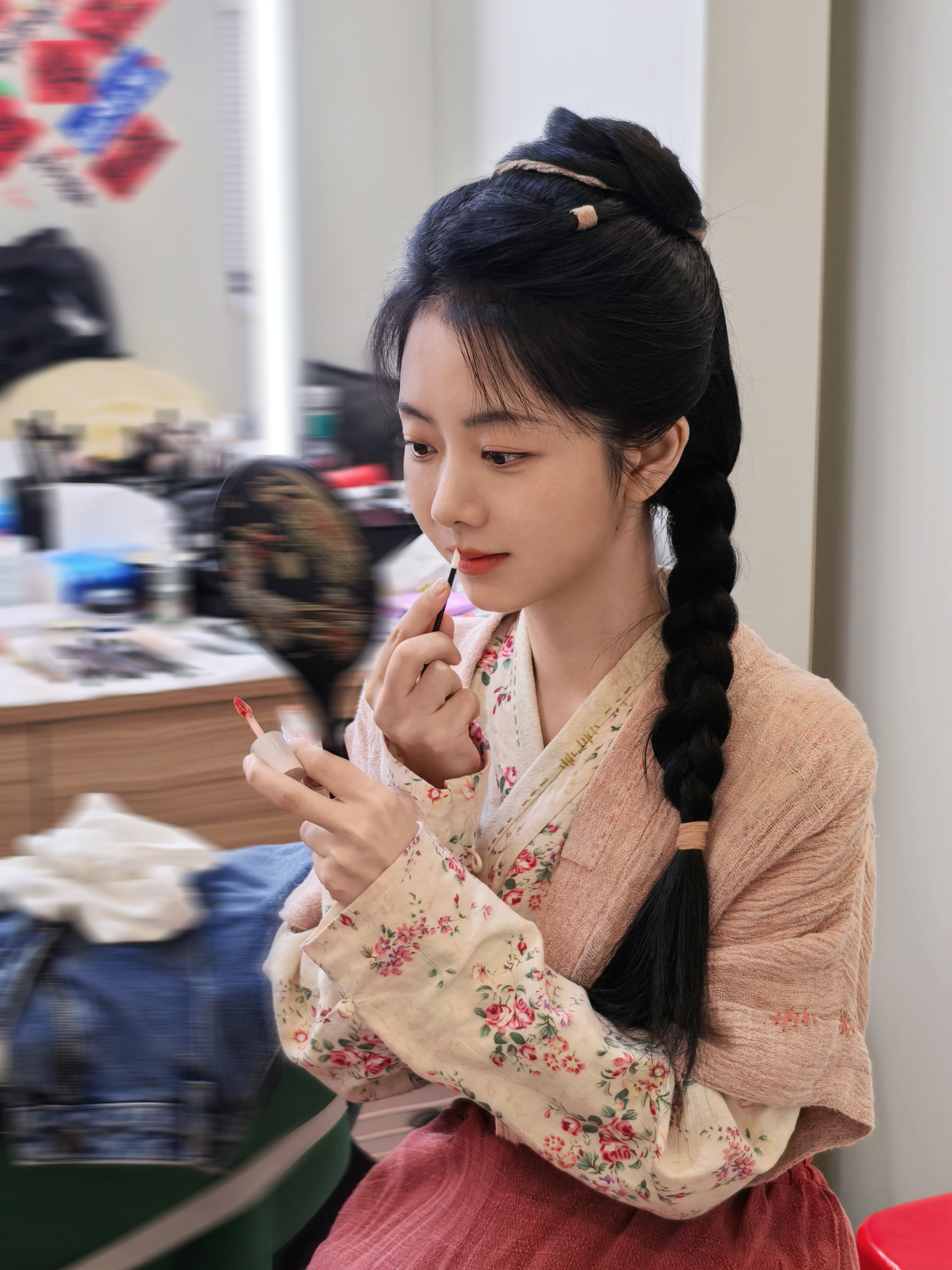 谭松韵[超话] tsy谭松韵兰香如故tsy兰香如故我眼中美丽的风景，就是在转角遇