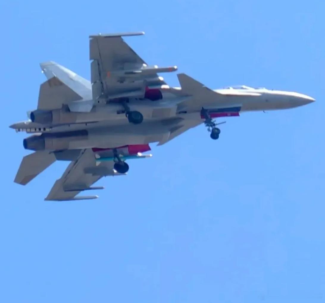 歼-15T首次挂4枚导弹弹射起飞，满载近3吨，战力实现历史性跨越2026年7月9