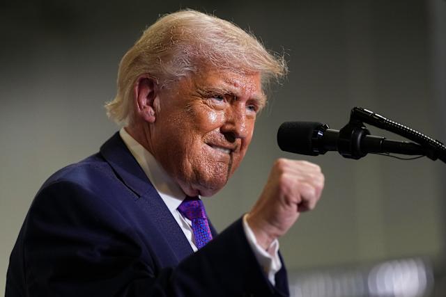 据参考消息报道，特朗普拒绝中东国家与伊朗启动停火谈判的建议，白宫官员称目前重点是