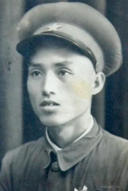 1942年，赵培宪被俘，日军捆住他的双手，把他押到训练场给新兵练刺刀，但被赵培宪