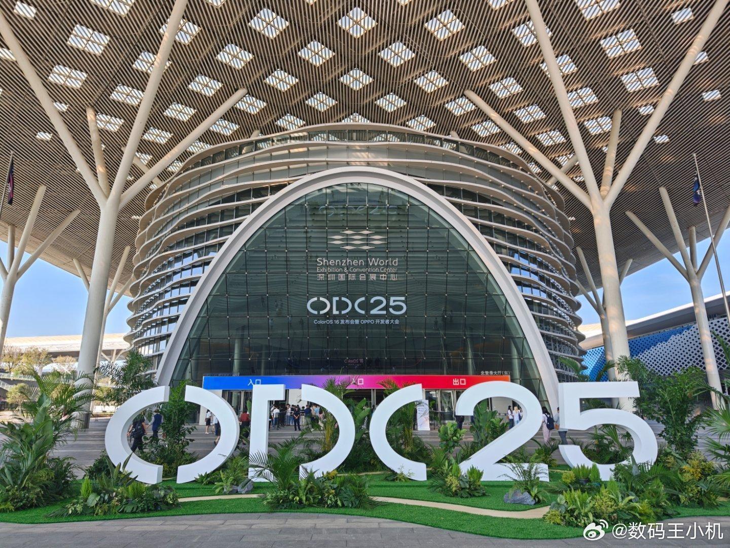 达到ODC25现场啦，太热闹了，灵感街区好多好玩的，马上开始了，蹲起来～Colo