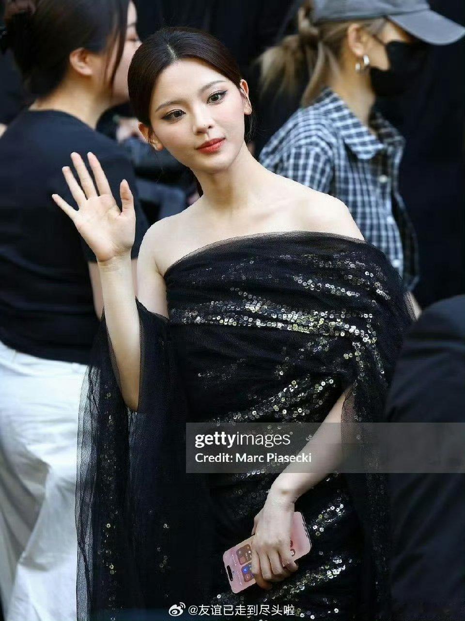 陈飞宇杨超越状态陈飞宇杨超越看秀状态 这身你们觉得如何？ ​​​