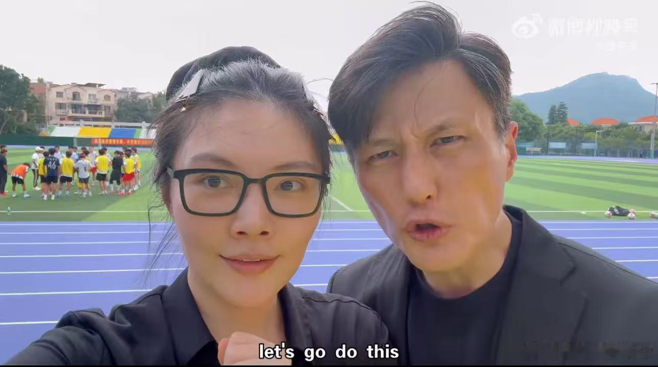 徐冬冬尹子维红毯接吻 镜头怼脸也丝毫不怯场，爱意直接外放，谁看了不说一句这对也太