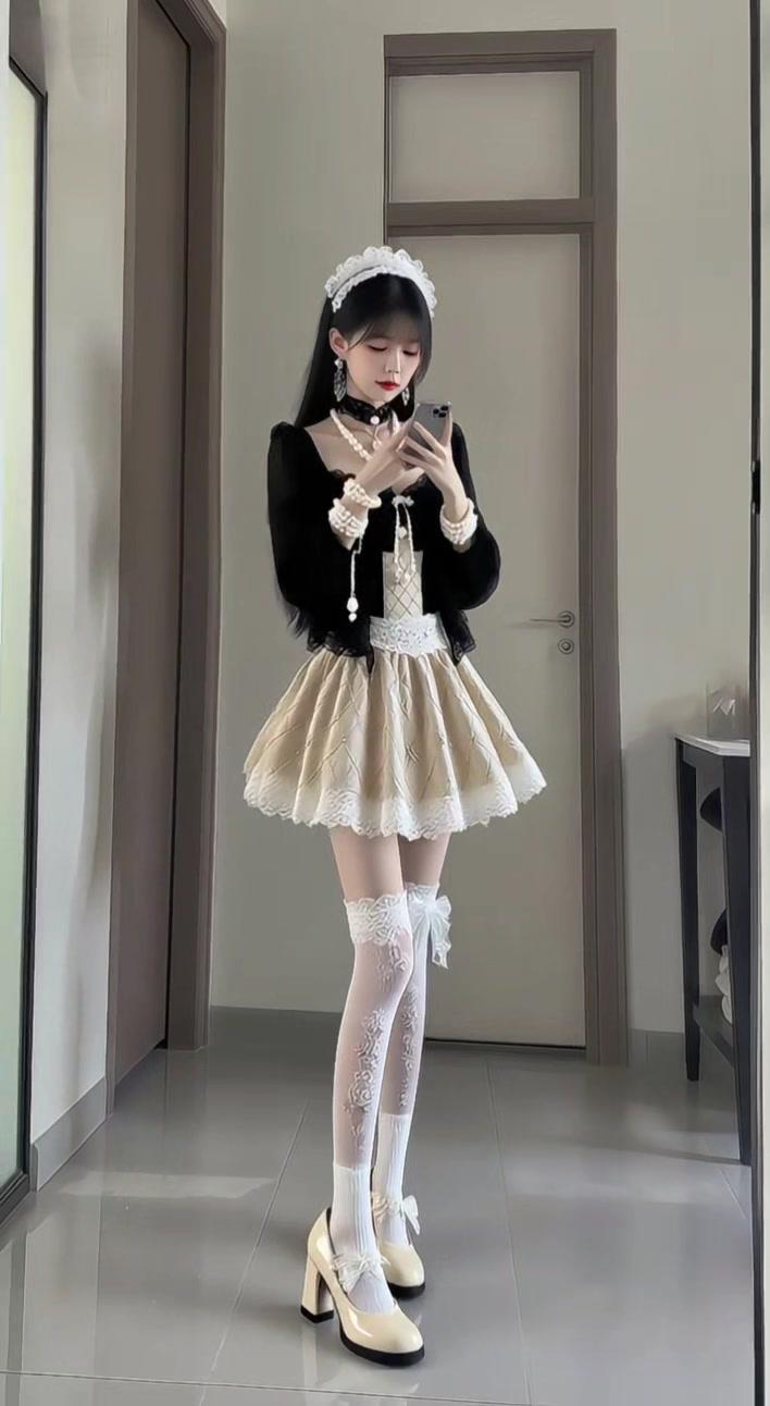 夏日短裙怎么搭更出片？👗梨形身材选A字短裙准没错，高腰设计能拉长腿型，胯宽、大