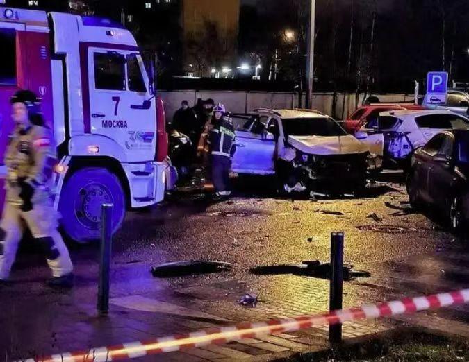 俄军中将遇袭身亡第三天，普京下令复仇，基辅陷入火海，英法德失声
接二连三的俄军高