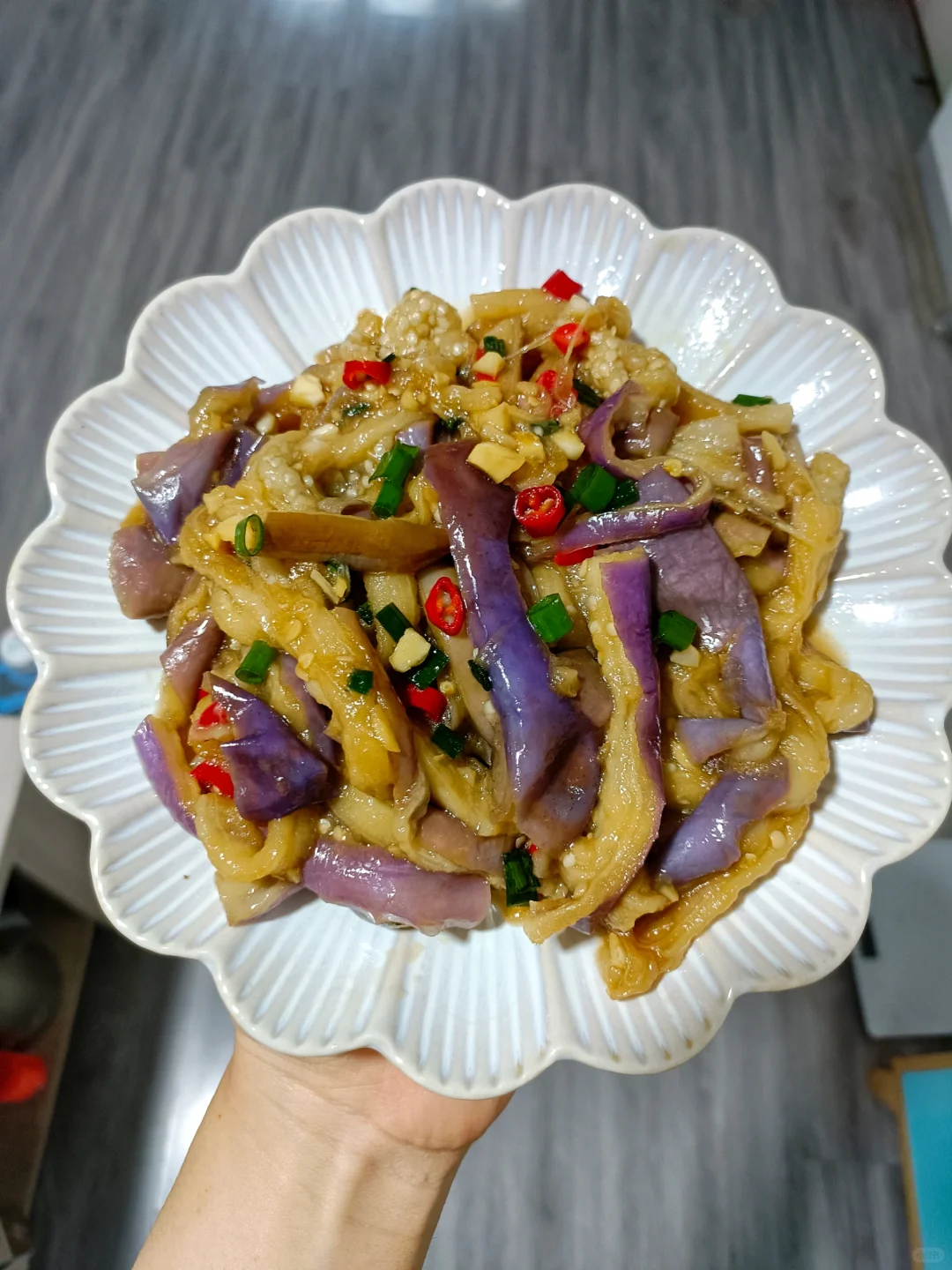 不费油又好吃的凉拌茄子，适合夏天很爽口！