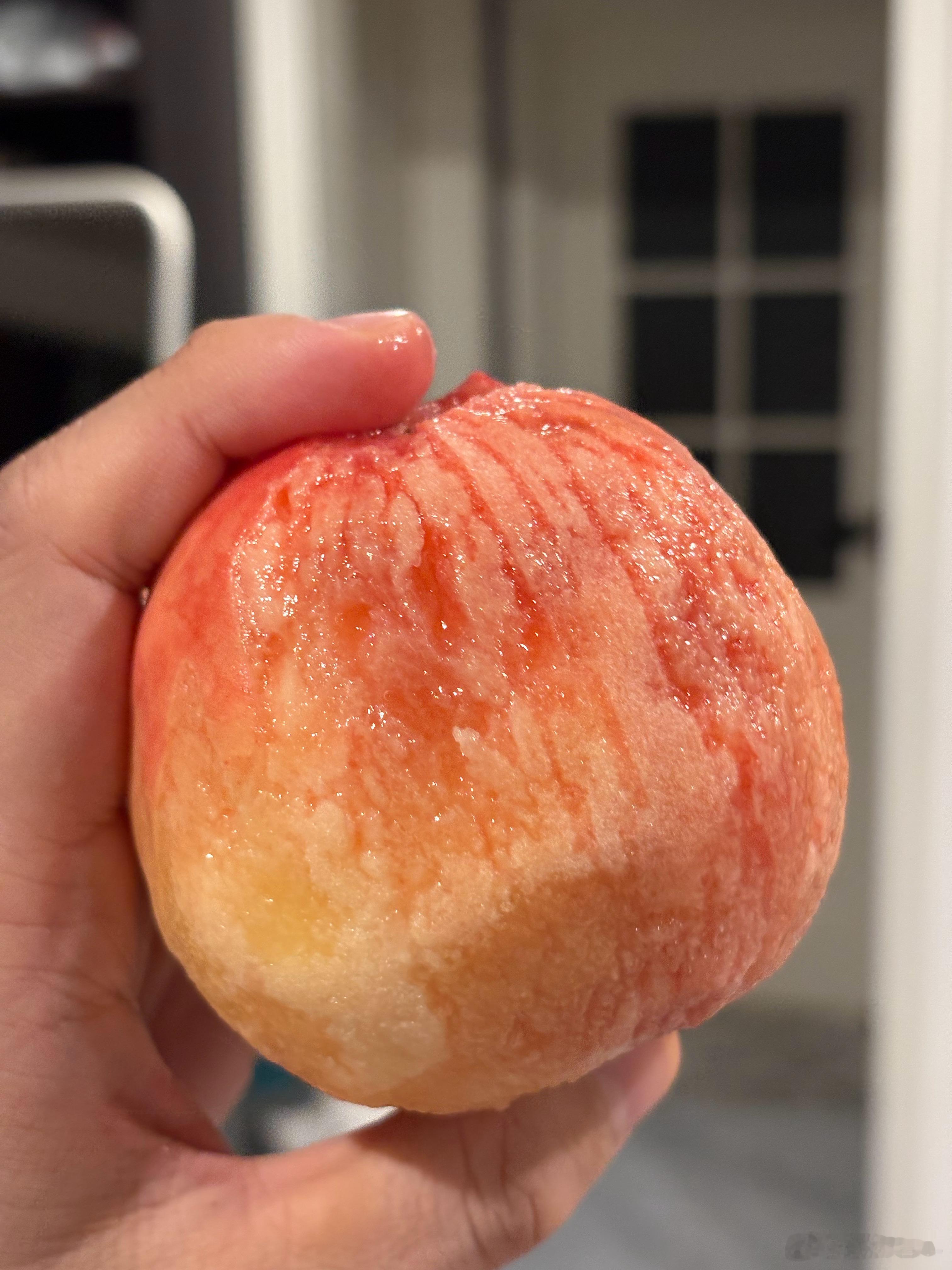 录完视频吃颗桃子睡觉这个桃子真的太好吃了晚湖景是目前龙泉水蜜桃的天花板 