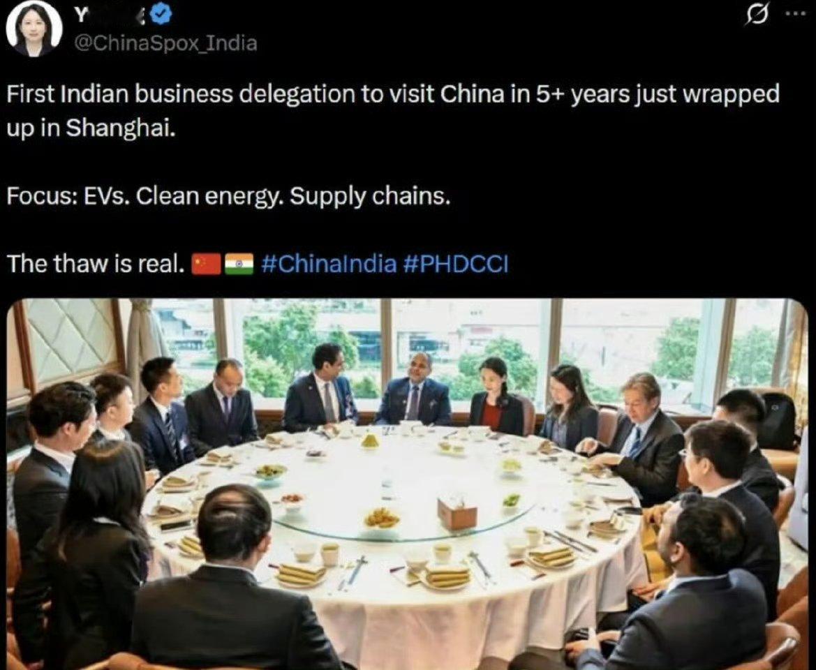印度一个八名企业高管组成的代表团来中国考察，聚焦于可再生能源与电动交通领域。
一