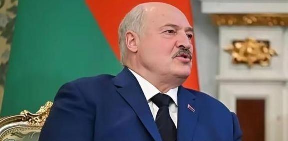 白俄罗斯总统卢卡申科爆出个惊天猛料，听得人头皮发麻、后背发凉！他表示：俄罗斯藏着