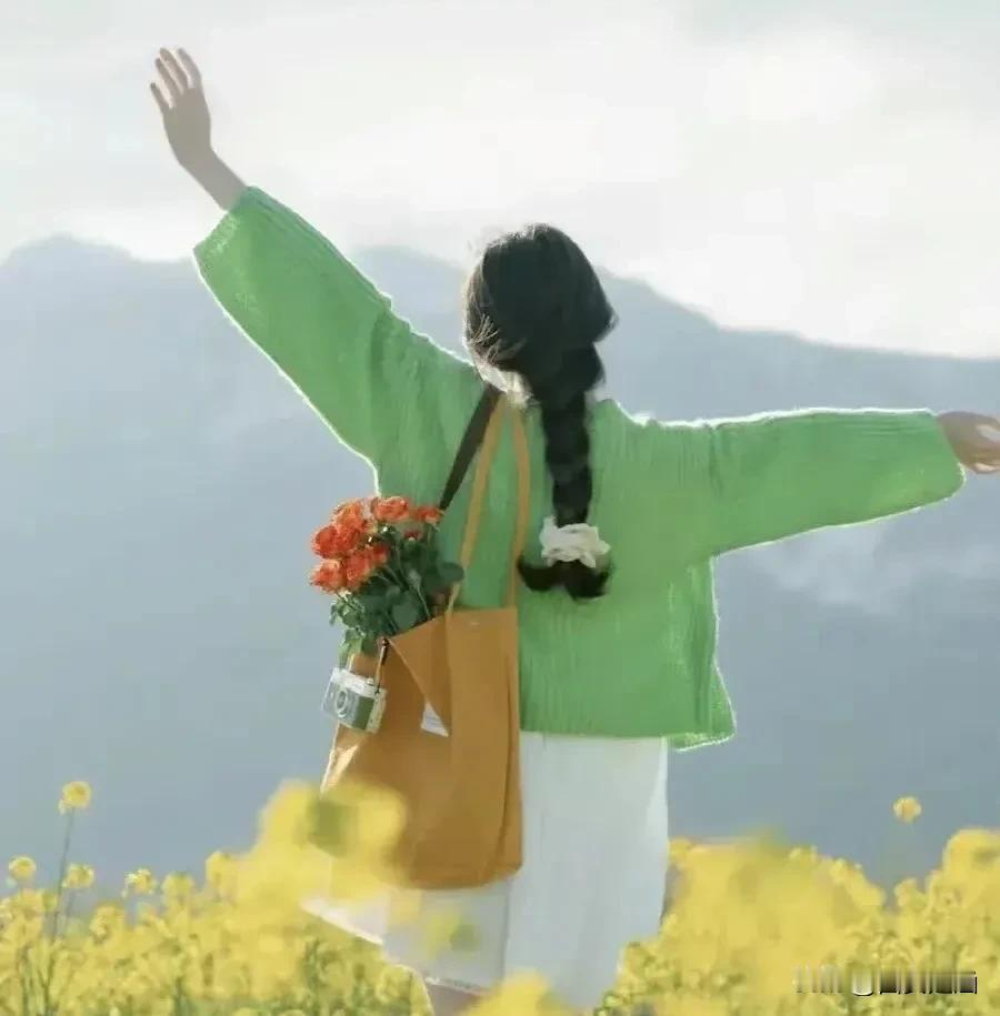 【油菜花田，春日来信】花会如期盛开，春天也是。汉中城固的油菜花正含苞待放，不久后