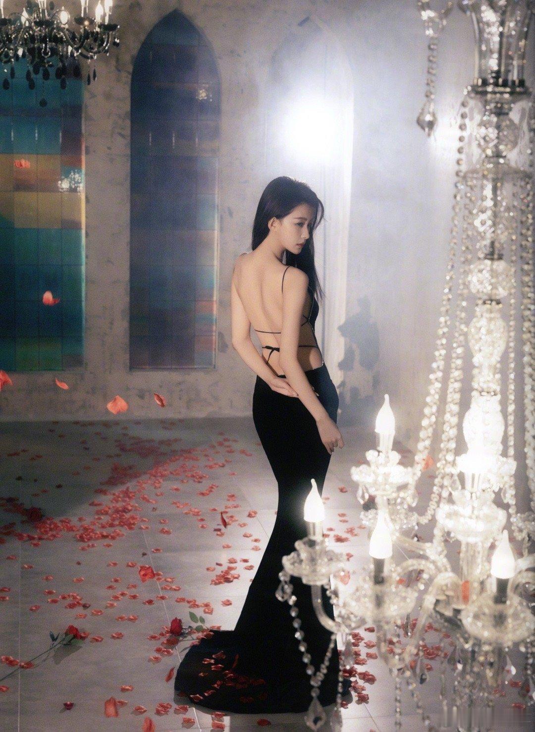 曾沛慈孙怡 在谁的怀中会有感觉一个主动拥抱，一个安心靠肩，太好嗑了 