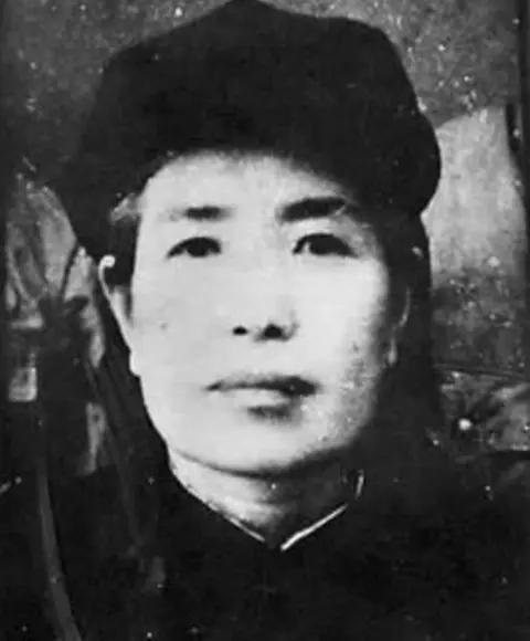 石玉翠（1905年－1969年），女，又名石澹峰，出生于西阎镇石家村一个农民家庭