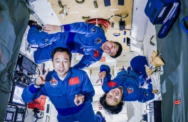 为什么大家都不提中国空间站了？因为没脸提，跟国际空间站差距太大！中国空间站可不是