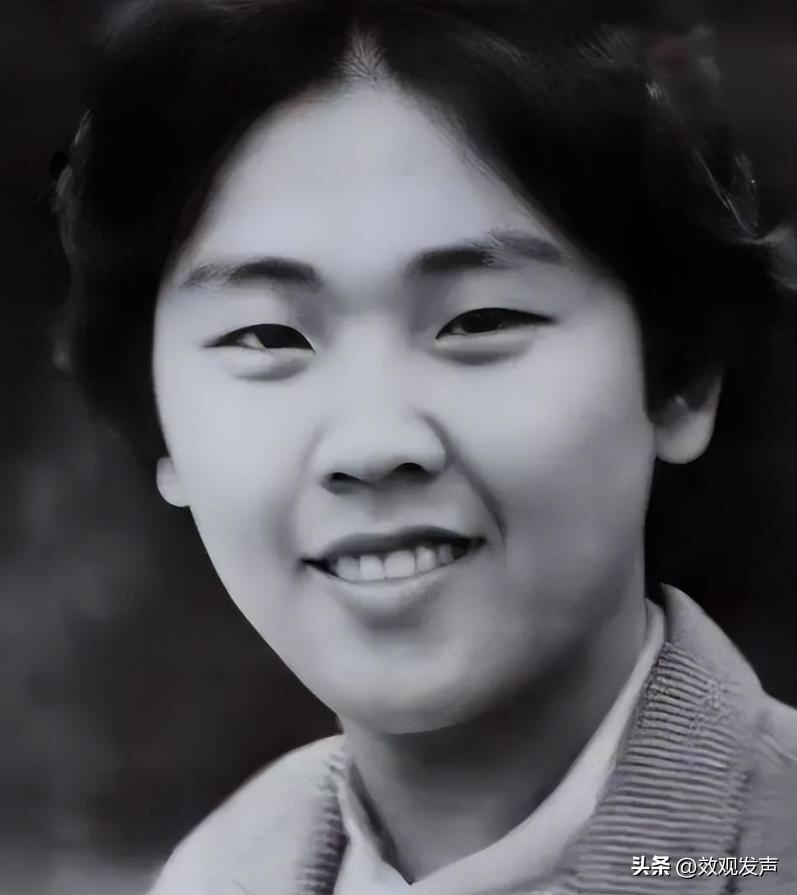 1959年，他出生于黑龙江哈尔滨，1978年，从黑龙江省艺术学校毕业后就进入了东