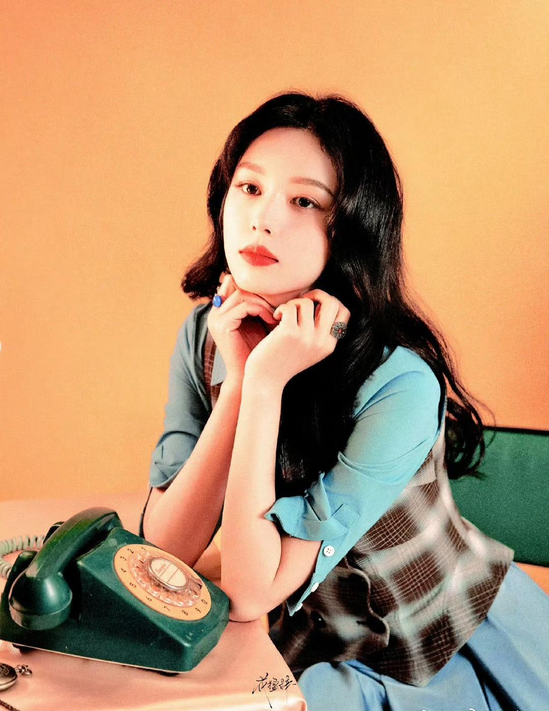 家人们谁懂啊！大波浪一出现，时尚感直接爆棚🤩 每一缕发丝都散发着魅力，就像从时