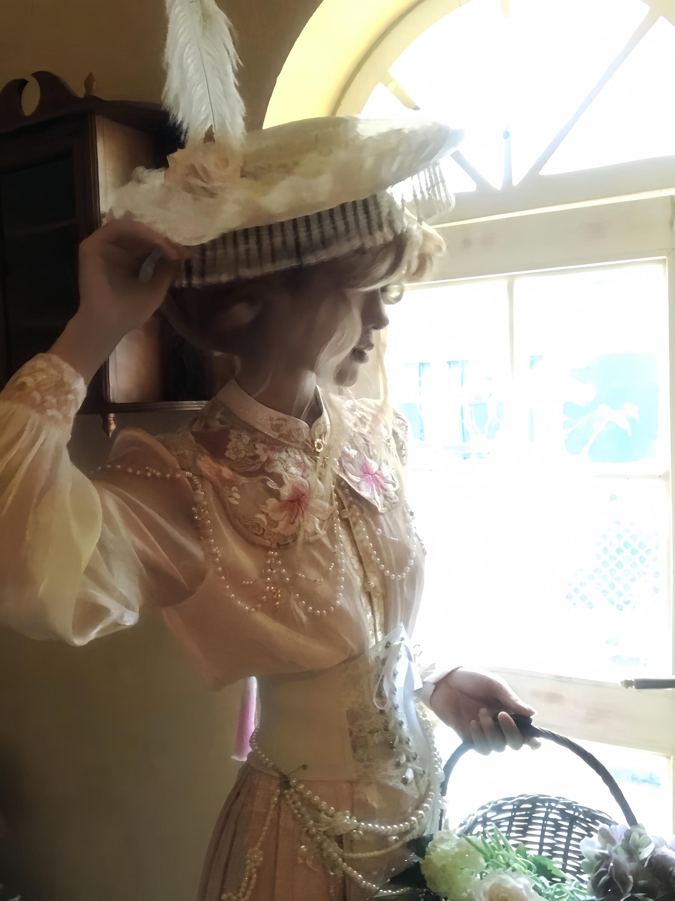 桃之夭夭。来自东方的瓷娃娃