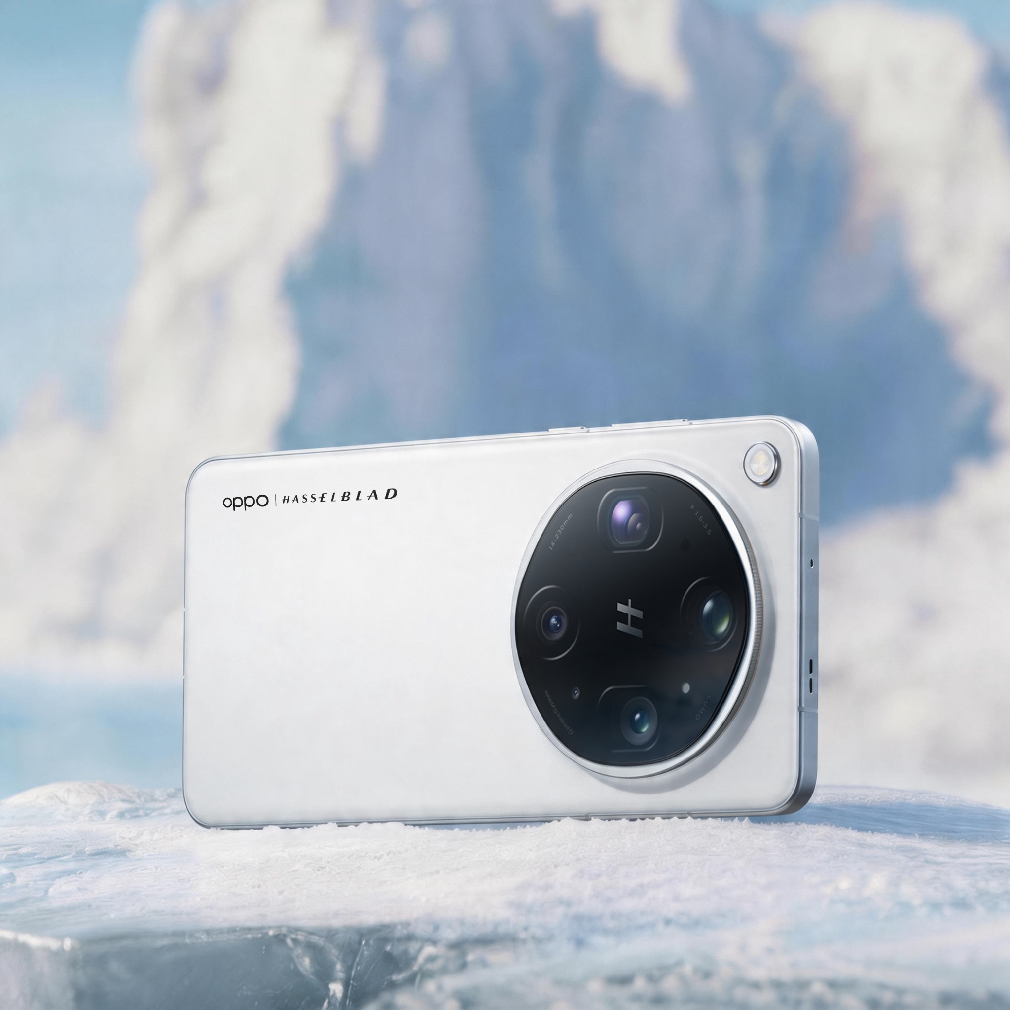 假如，Find X9 Ultra的白色，后盖做成纯白没有纹理，联名logo放在这