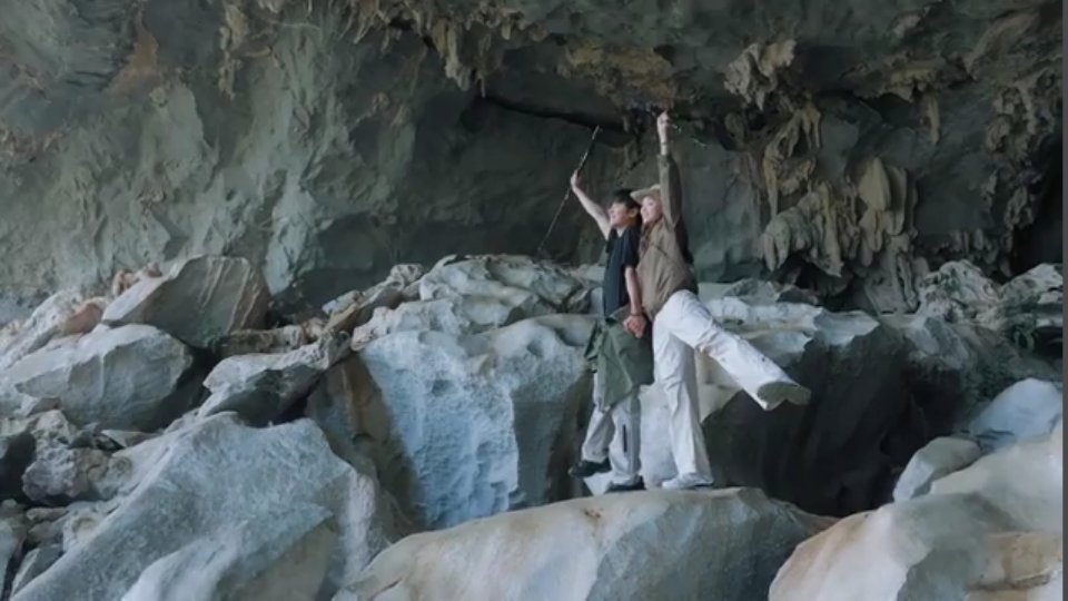 陈小纭浩坤湖攻略包出片的  陈小纭尽心尽责做民宿主理人，恐高还为小情侣拍摄旅游大