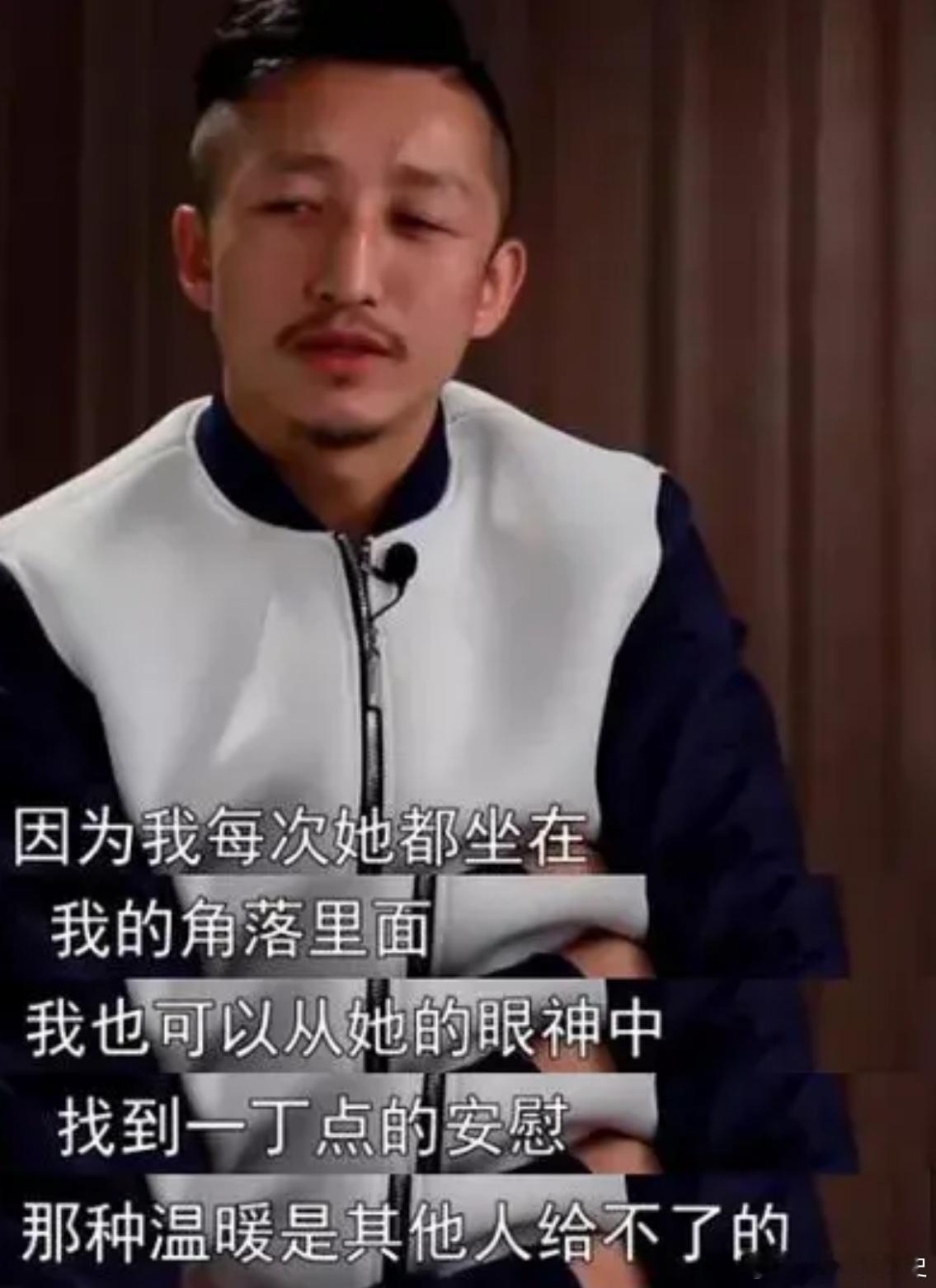 邹市明拳馆一台跑步机20万据说早年去三亚住的亚特兰蒂斯海底酒店十万一晚！拳馆吊灯