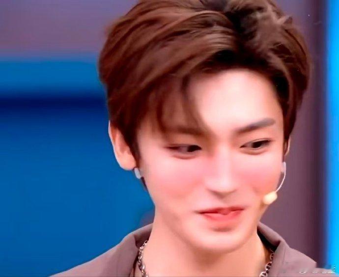 侯明昊 表情富公来的喔你好星期六 侯明昊这期好六彻底放飞！各种不知所措的小表情，