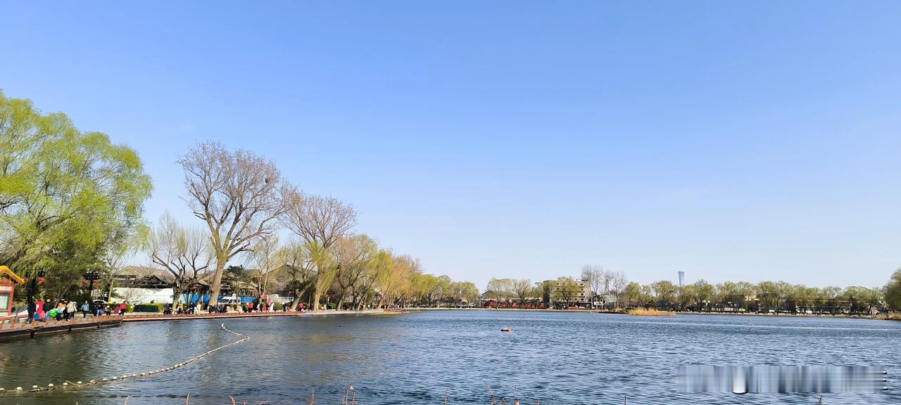 #明天的大盘会怎么走啊#周五的政策出台，符合了中小投资者的翘首以盼的期盼，在股市