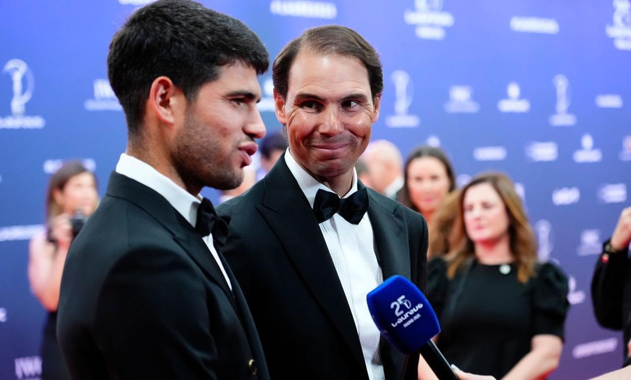 史上最年轻的男子双大满贯冠军，名字换了。
不是休伊特。
阿尔卡拉斯，20岁3个月