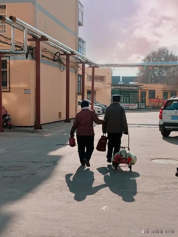 惊！真情难留人，真相太扎心！
以为真情能留人？大错特错！这世上，用真情维系感情最