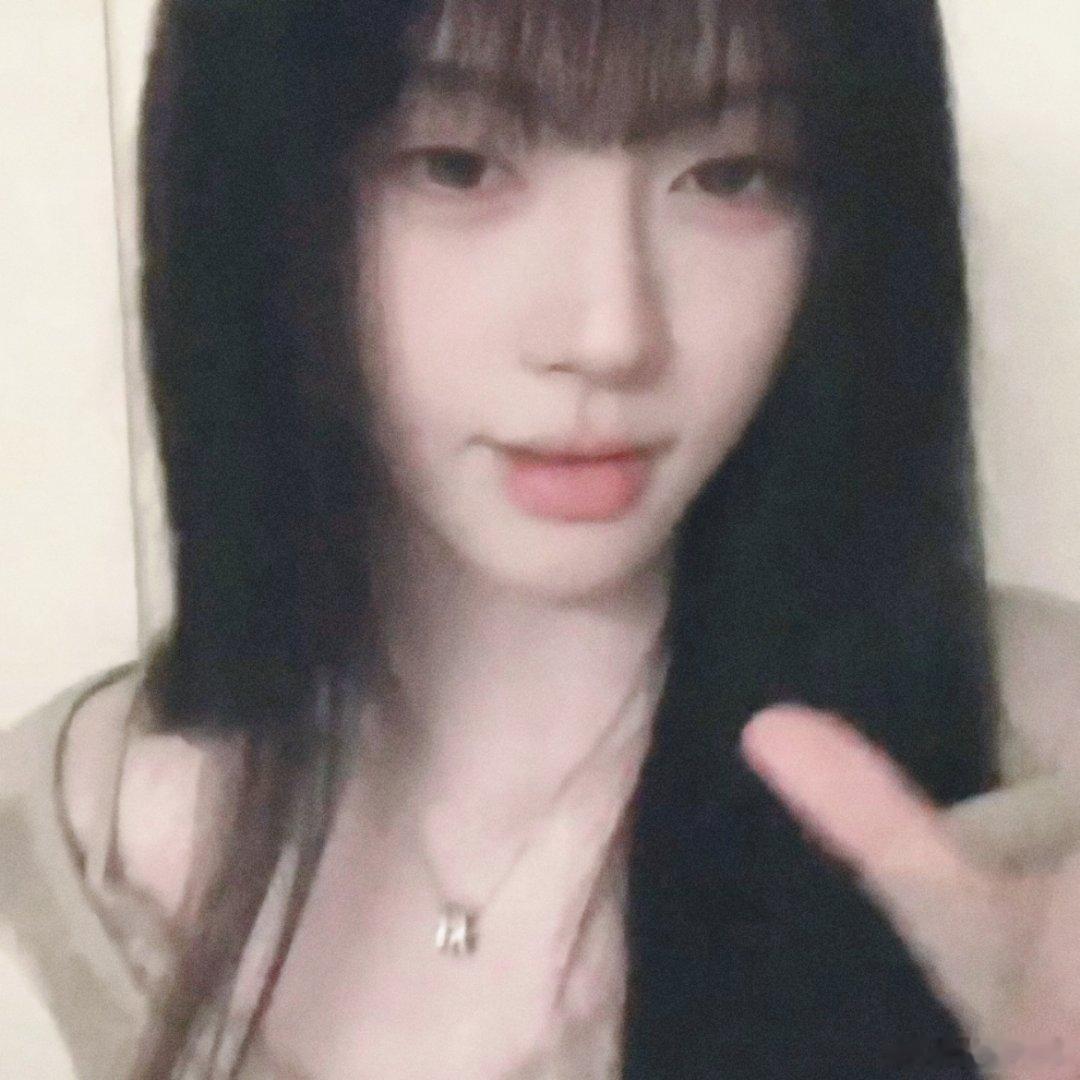 jjy鞠婧祎苏绿夏 jjy鞠婧祎万花世界“倾听落雪沉入梦中，你的身影是我笔下绘不