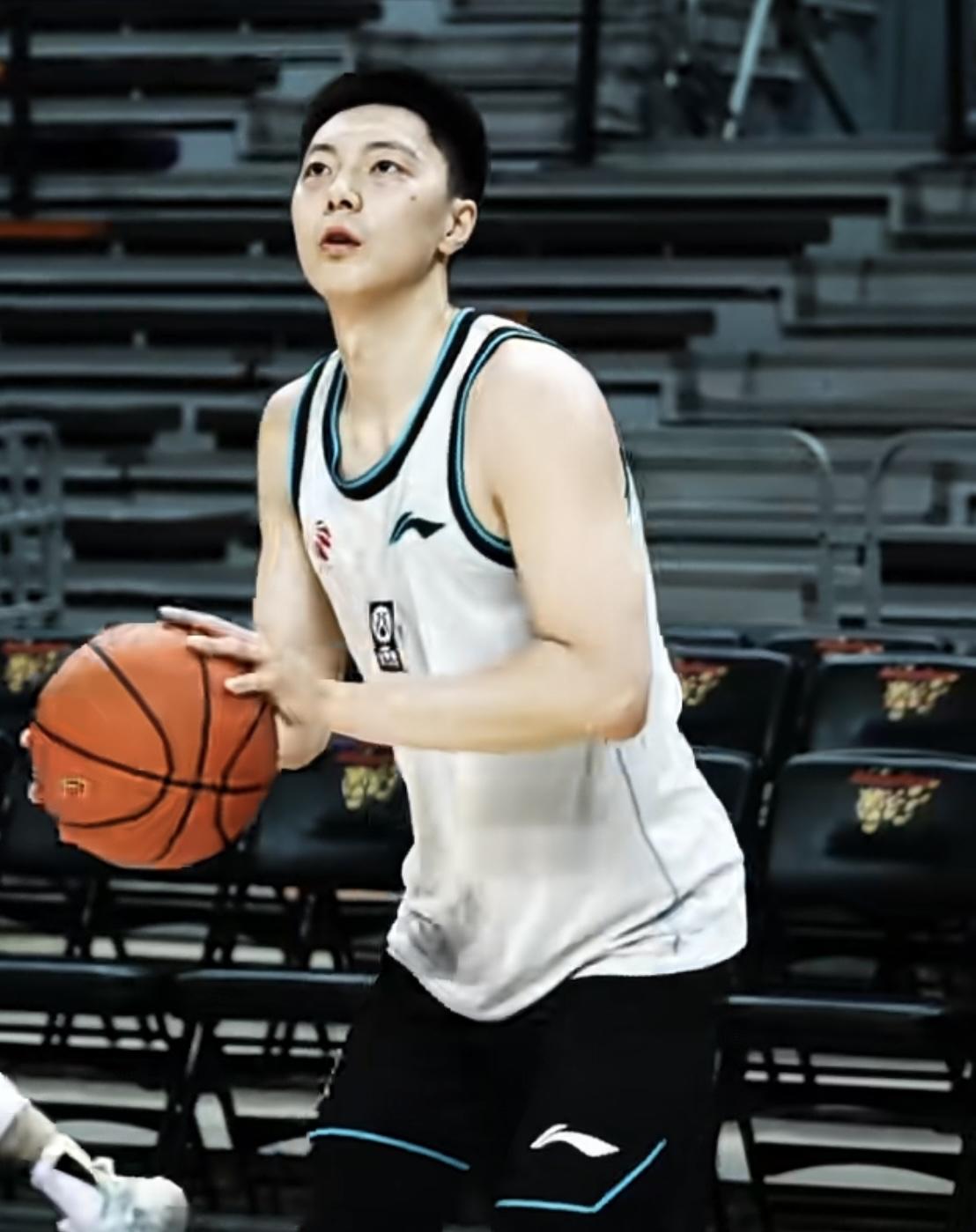 复仇战今晚打响，广东宏远客场挑战卫冕冠军上海，能否终结三杀阴霾？
今晚19:35
