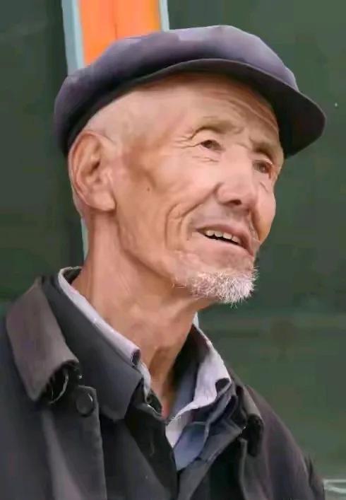 大家发现没有？人生活都是越老越艰难的！近日，四川的一名当医生的网友透露，自己接手
