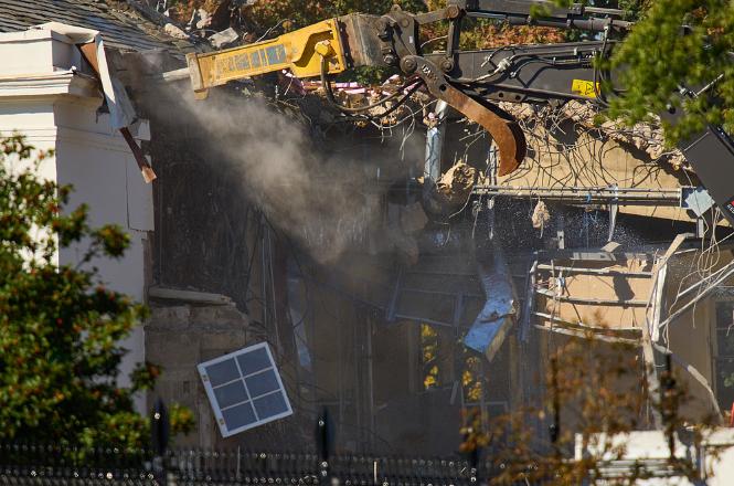 全网沸腾！3月29日特朗普在乘坐“空军一号”返程华盛顿的路上，当着随行记者的面，