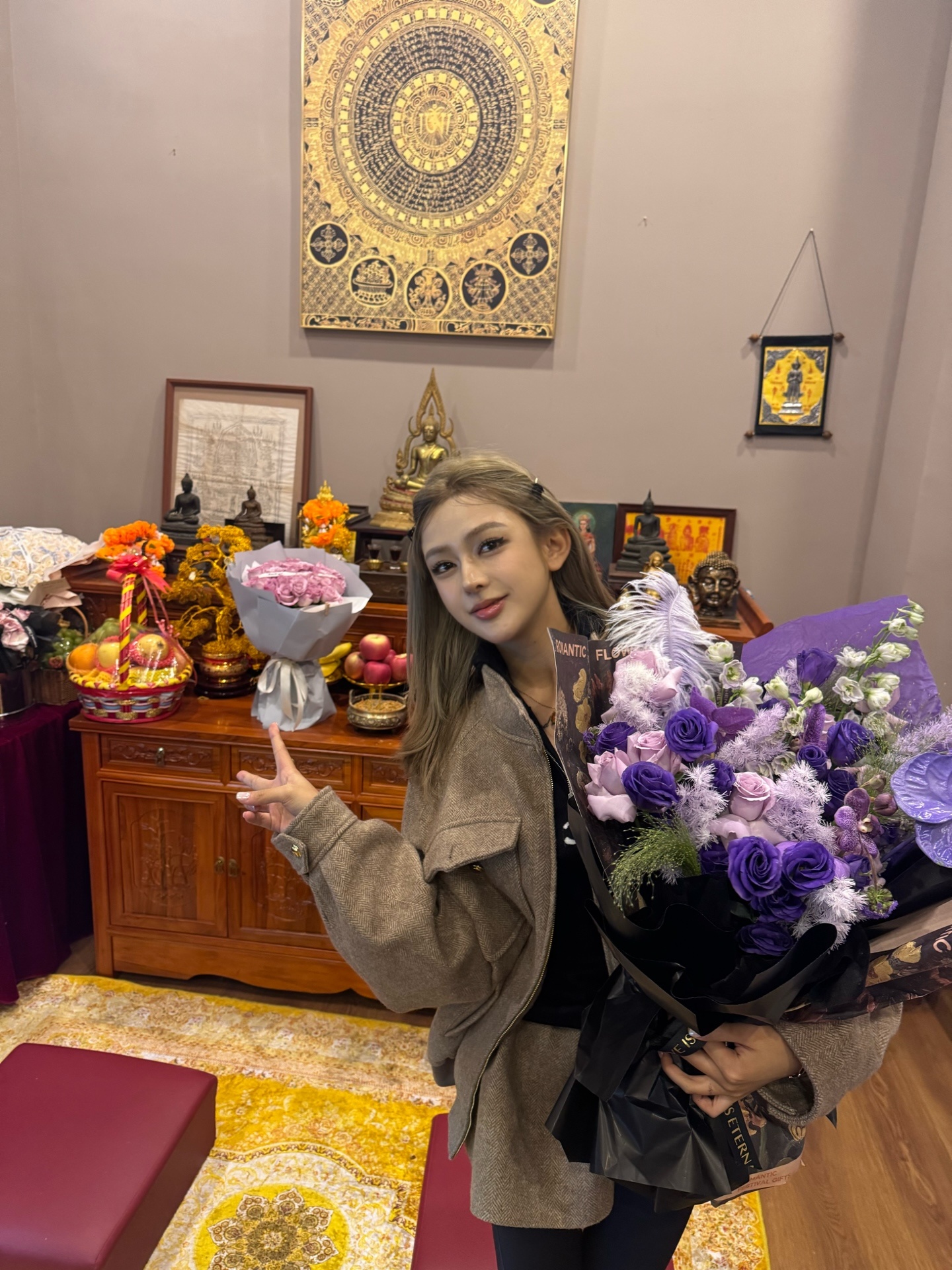 买完房子第一件事来佛堂还愿 明天飞冰岛🇮🇸啦 希望旅途顺利 佛堂可以免费上香