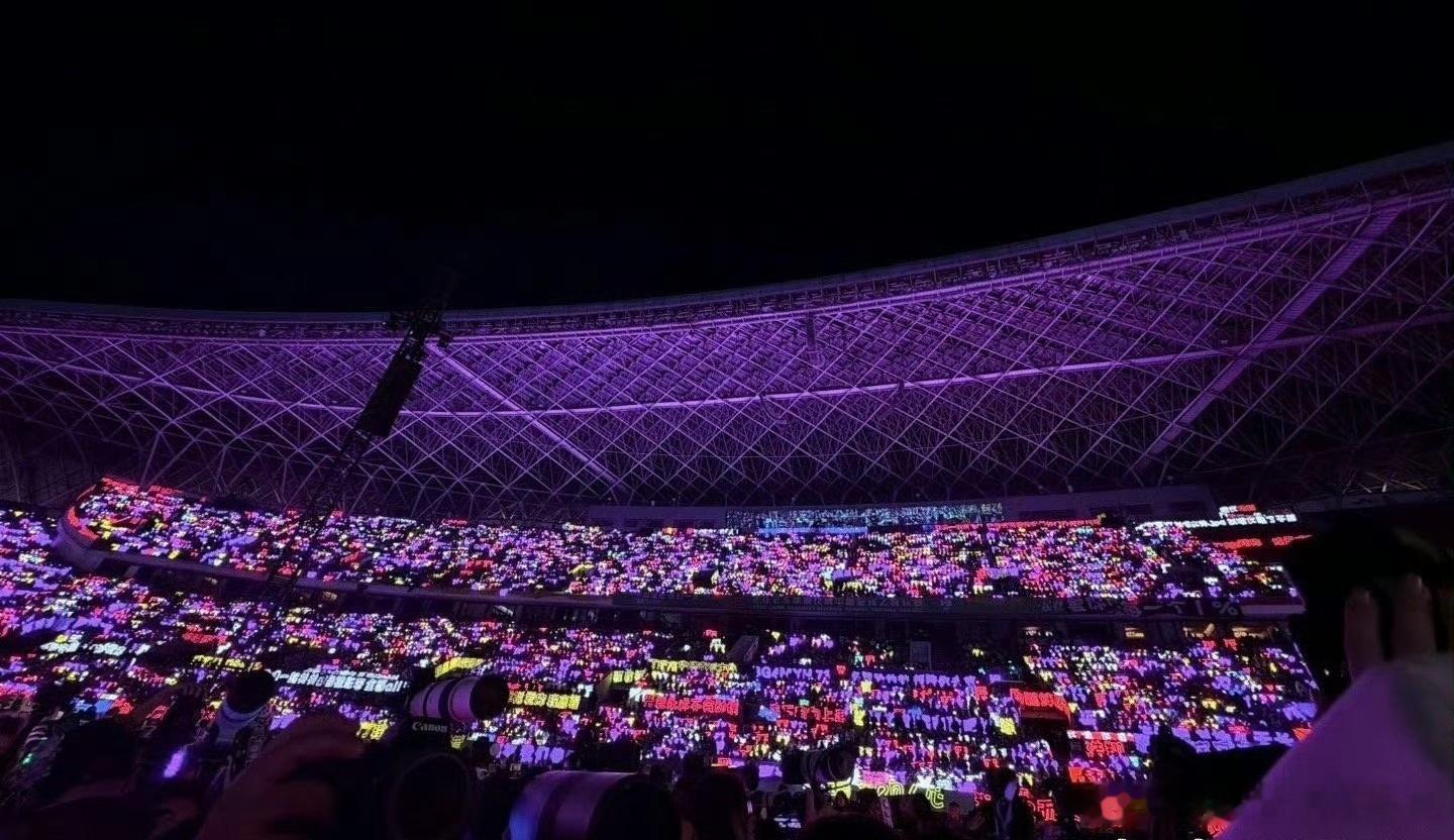 马嘉祺紫海 宋亚轩青海 严浩翔红海，哪家灯海更亮眼？