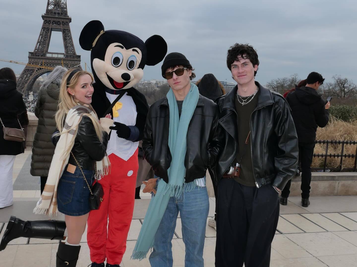 小情侣麦肯娜·格瑞丝与梅森·泰晤士甜蜜游巴黎🇫🇷 