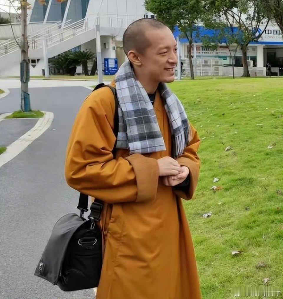 北大天才柳智宇还俗结婚后现状  因你而异  柳智宇告别佛门，结婚立业，心理咨询展