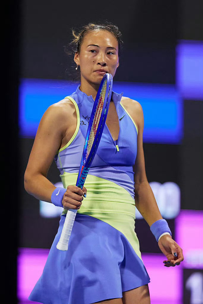 【赛程预告】郑钦文将在今天下午17点左右出战WTA迪拜赛首秀，她的对手是幸运落败