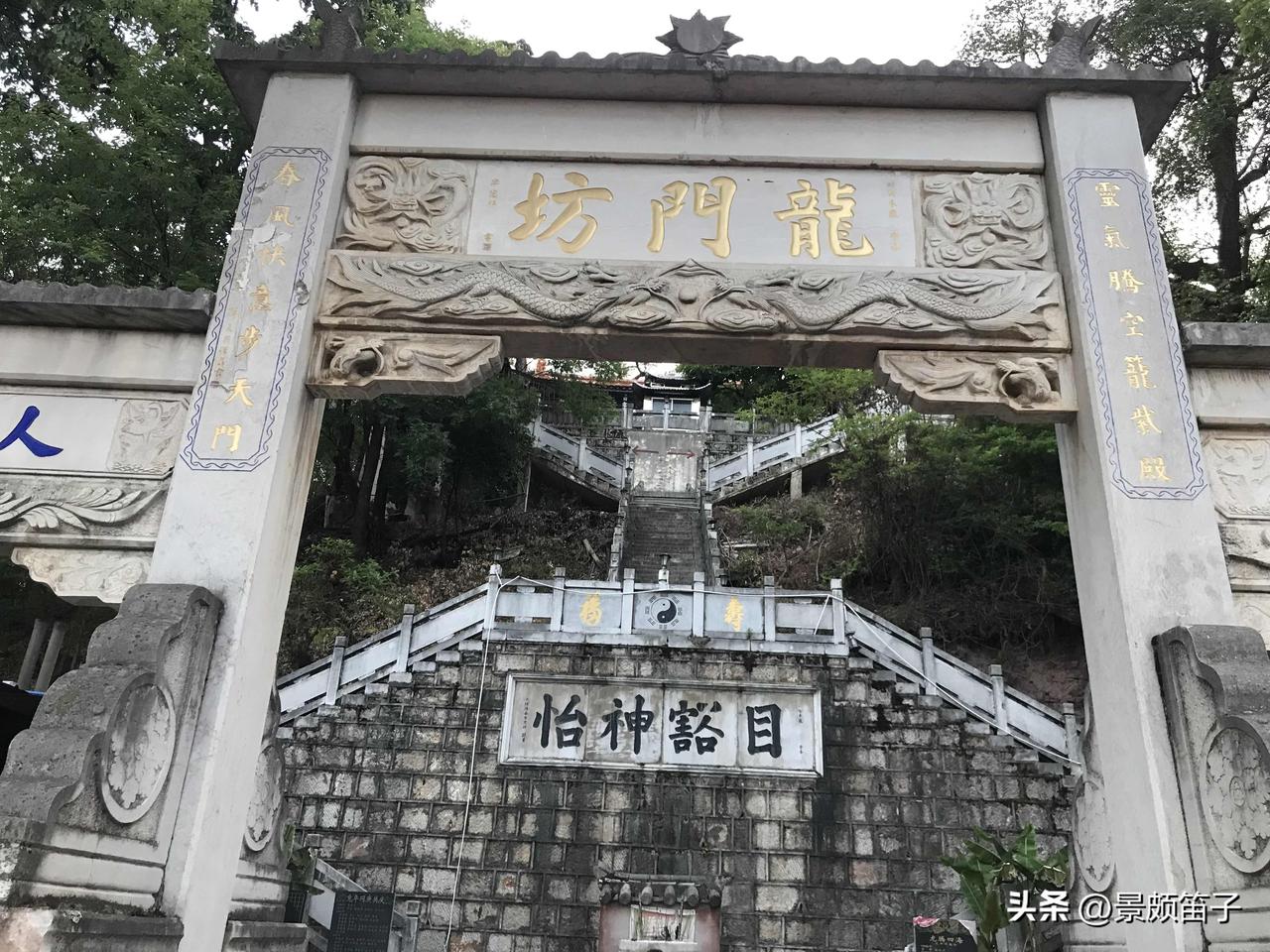 昆明这个村子不错还可以看到土坯墙和木架榫卯结构的瓦房，整个老村子改造成一种乡居观