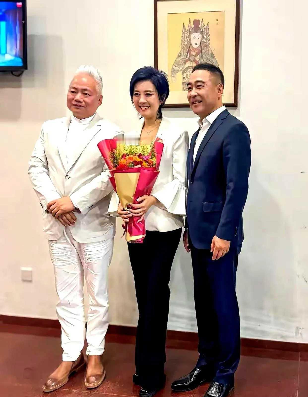 三位著名主持人，我打赌，99%年轻人可能不认识，能认出一个，说明你已经不年轻了，