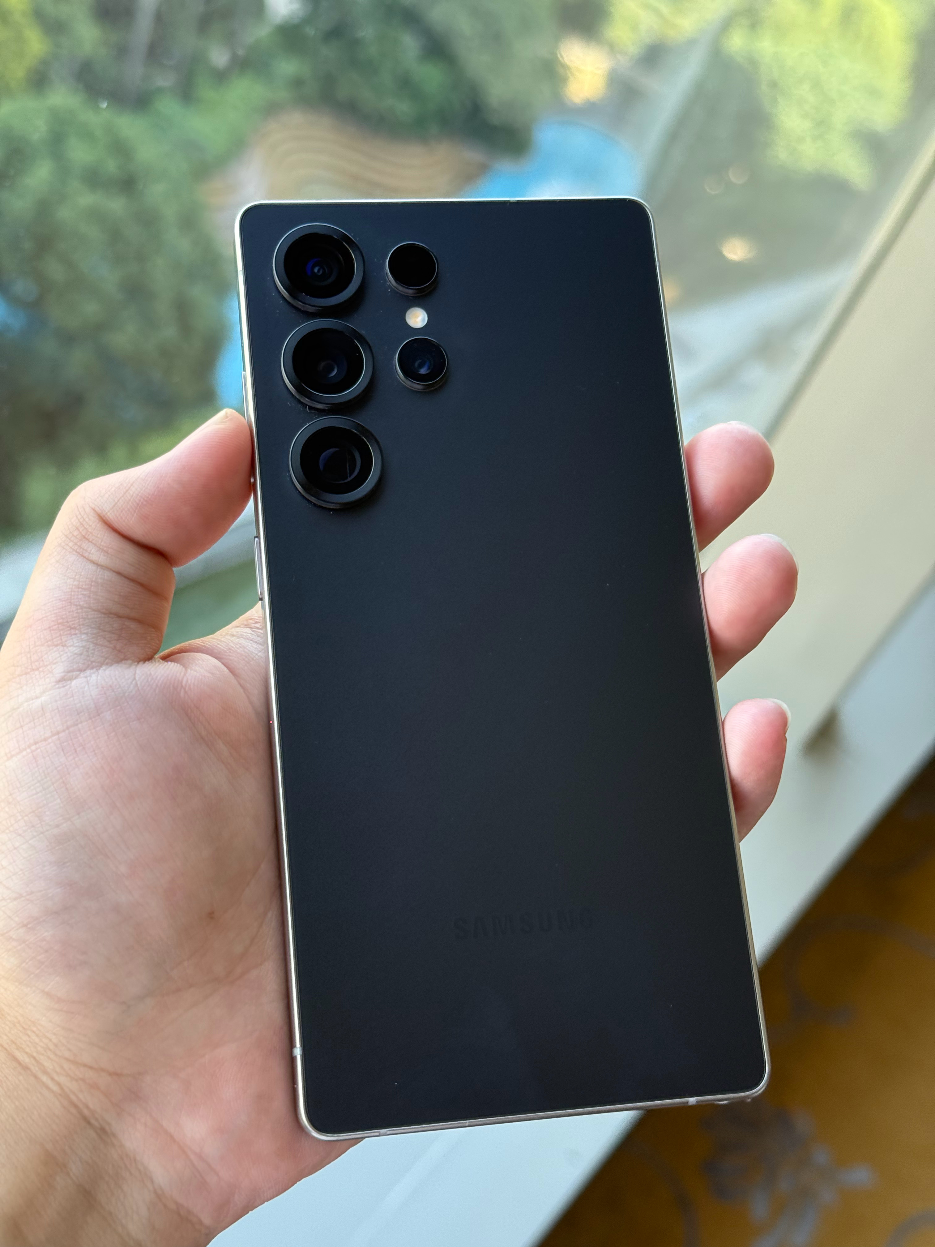 感觉今年 iPhone 17Pro Max 真没意思，今年决定用安卓旗舰了，斥巨