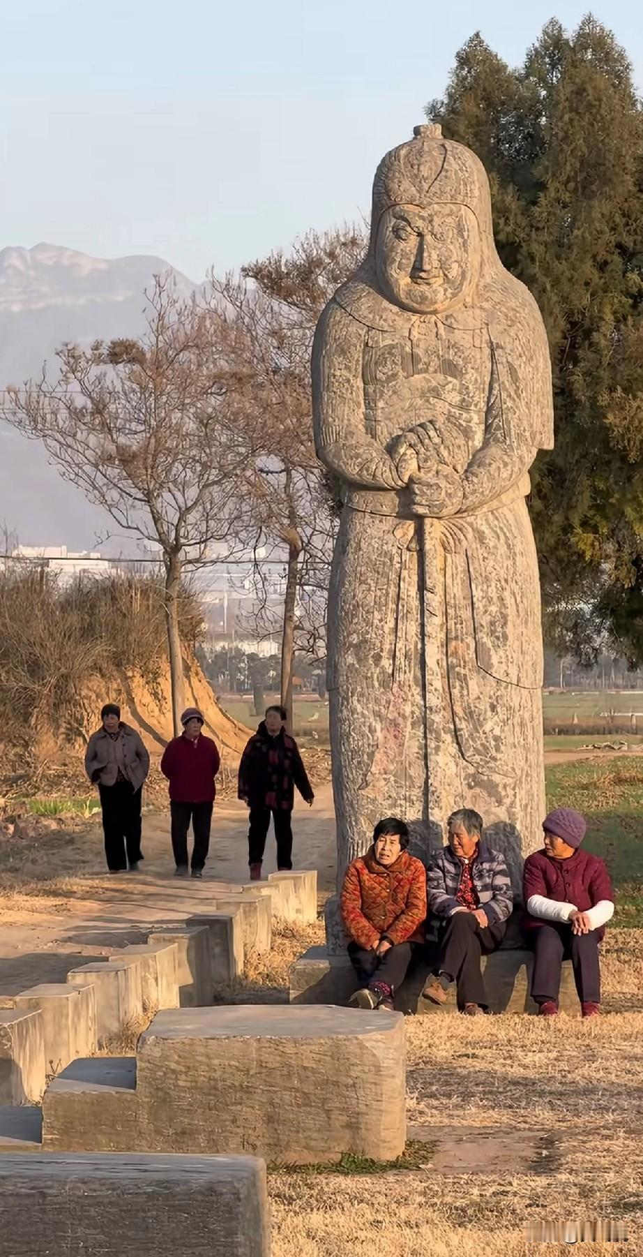 这张照片有意思
永熙陵，宋太宗赵光义的陵墓，
河南省巩义市西村乡滹沱村